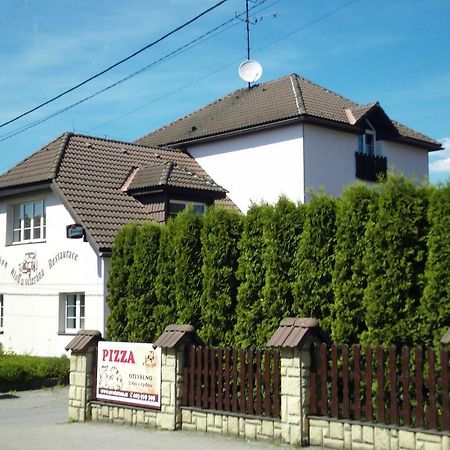 Penzion A Restaurace U Veterana Frenštát pod Radhoštěm Exterior foto